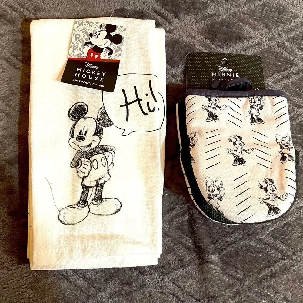 Disney Minnie & Mickey 2 towels & 2 mitts NWT
